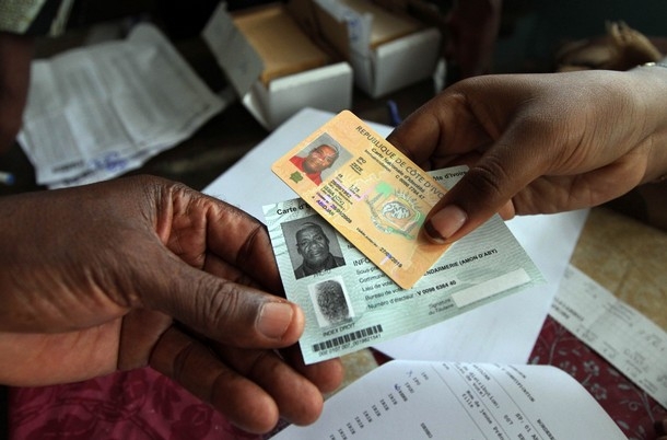 Présidentielle ivoirienne: vendredi férié pour distribuer les cartes d`électeur